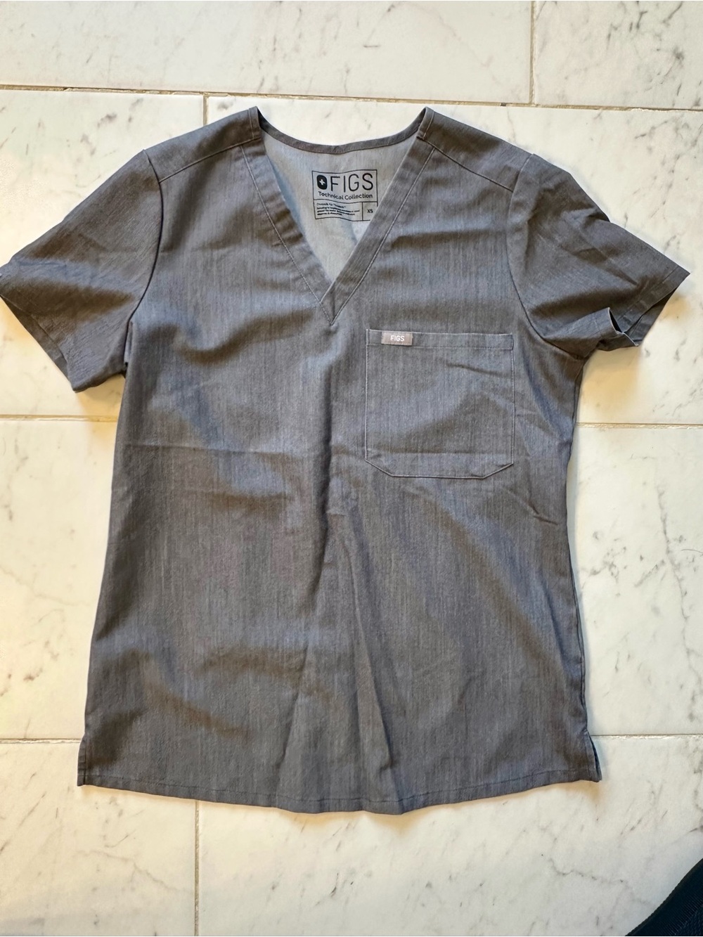 FIGS Women’s Catrina Scrub Top in Graphite